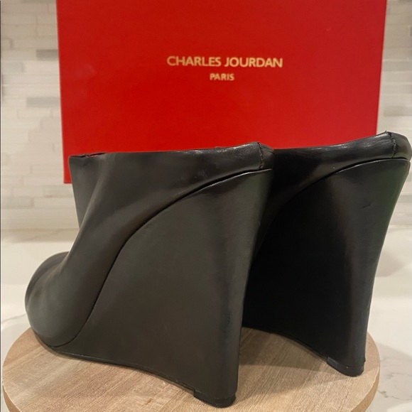 CHARLES JOURDAN. ALMA WEDGE POINT. BLACK LEATHER SIZE 10 - Picture 2 of 4